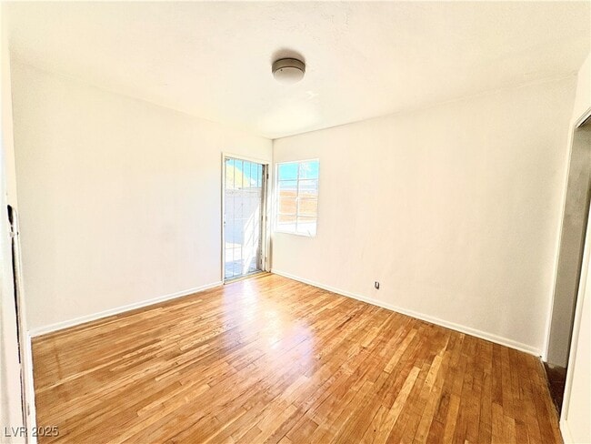 Photo - 1425 Bracken Ave