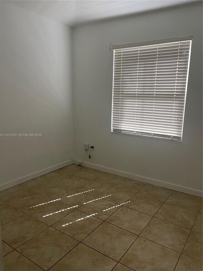 Photo - 942 NE 42nd Pl