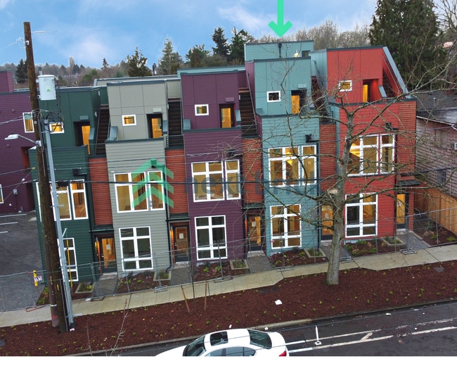 Building Photo - New Designer 3 BED 2 BATH Townhome for Rent
