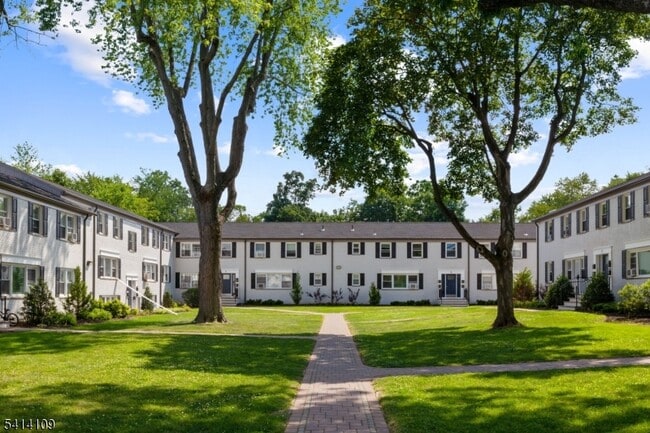 Building Photo - 555 Main St Unit 3A