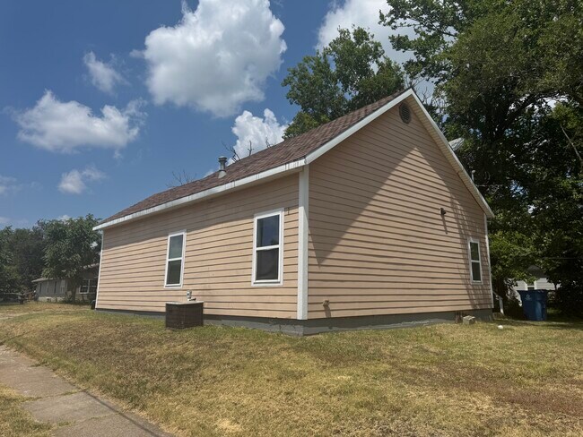 Photo - 831 Grand Ave