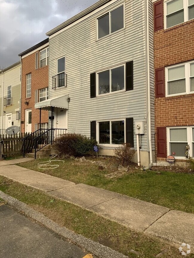 Building Photo - The Lifestyle You Deserve. Rental