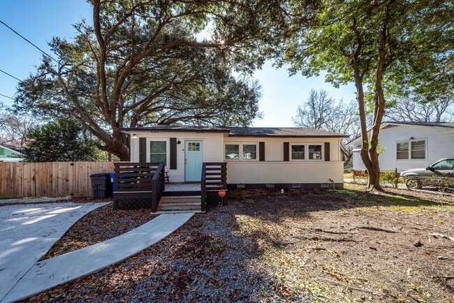 Photo - 1511 Larry St