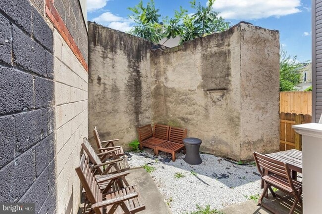 Building Photo - 1509 Frankford Ave Unit A