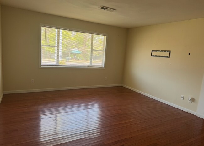 Photo - 201 70th St S