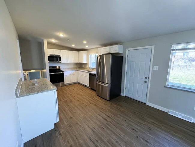 Photo - 1144 W 6th Ave