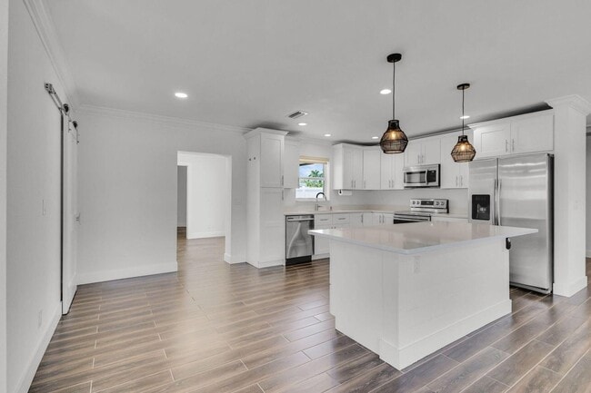 Photo - 204 W Whitney Dr