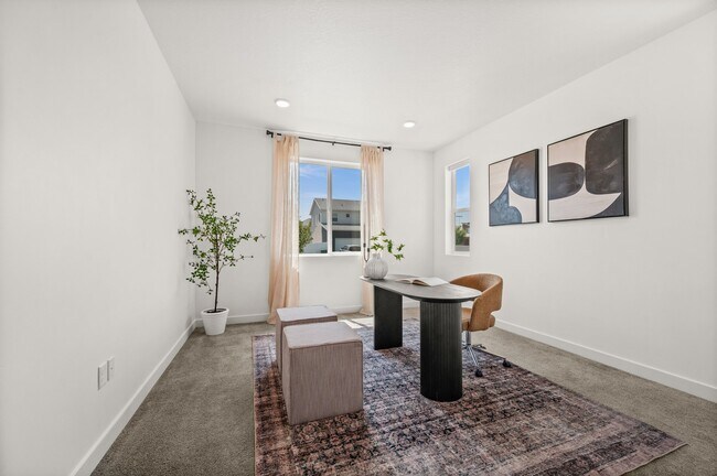 Photo - 858 W Wickham Dr