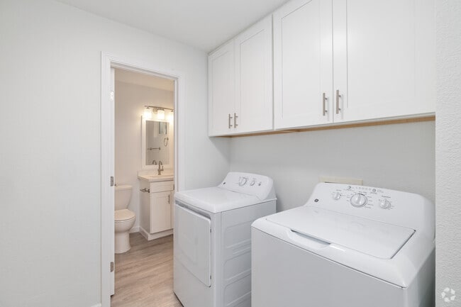 Golden 1BR, 1BA - 624SF