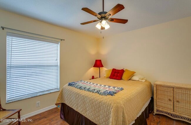 Photo - 453 Island View Cir