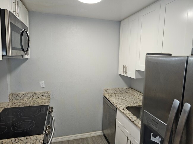 Kitchen - 3238 S Semoran Blvd Unit 25