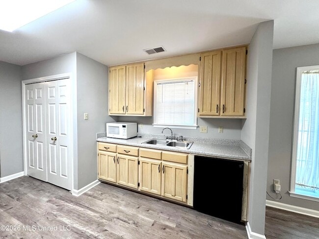 6895 S Hamilton Cir