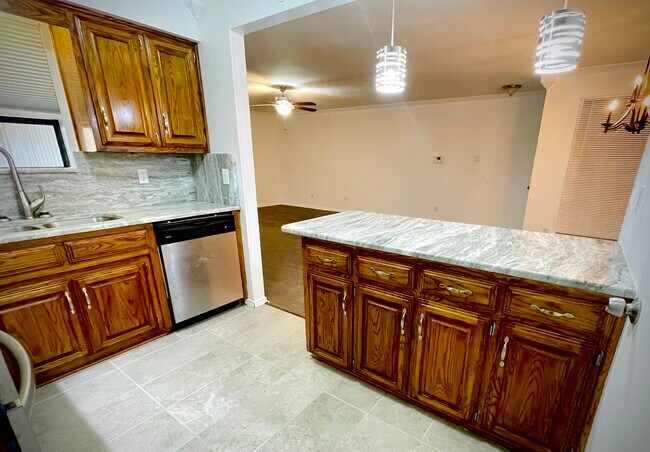 Photo - 1925 Spindletop Dr Casa