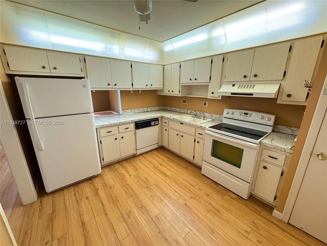 Building Photo - 2060 NW 48th Terrace Unit 308