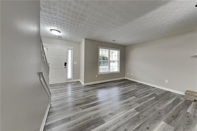 Photo - 275 Grayson Manor Dr SW