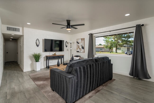 Photo - 1047 W Elna Rae St