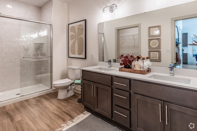 1BR, 1BA - 828SF - Bathroom