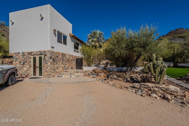 Building Photo - 1902 E Cortez St