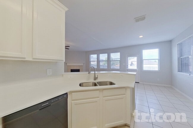 Photo - 813 Wolf Trail House