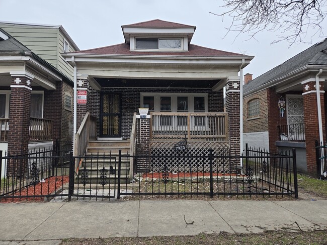 Building Photo - 7923 S Ingleside Ave Rental