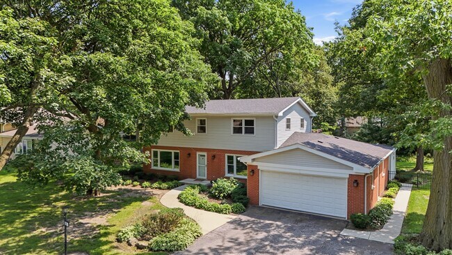 Photo - 317 E Forest Ln