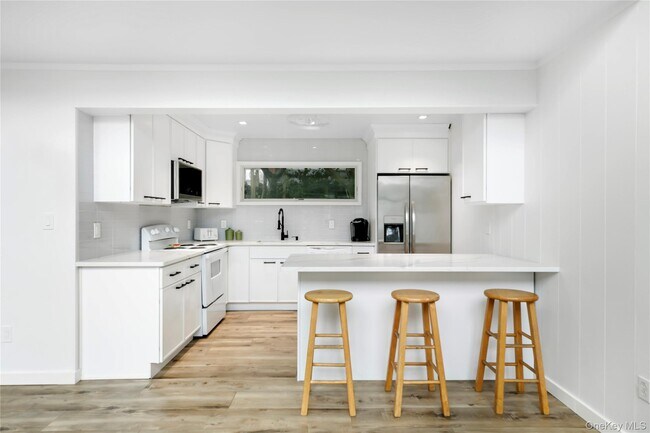 Photo - 54 Thompson Ave