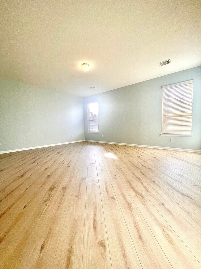 Photo - 1619 Stuart Creek Dr