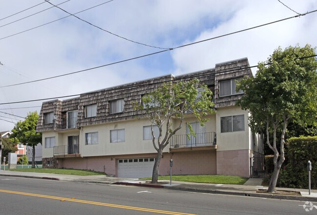 Photo - 200 Maple Ave