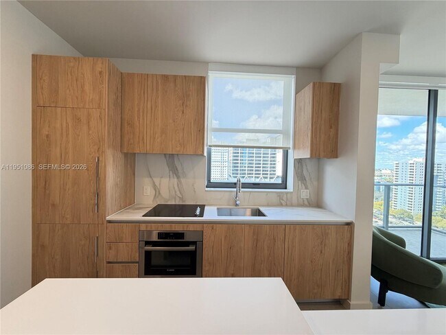 Photo - 11 NE 6th St Unidad 1714