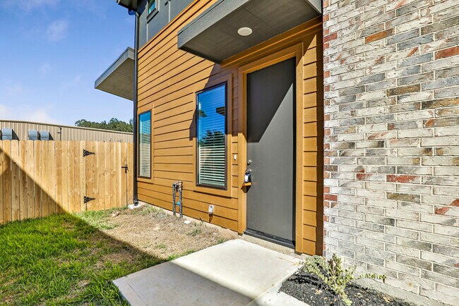 Photo - 2509 Appian Way