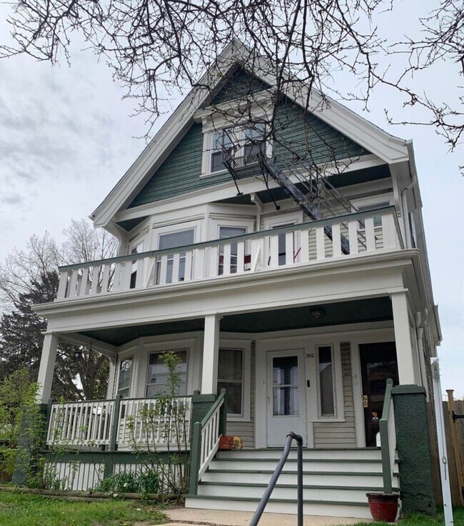 Photo - 633 E Burleigh St Unit 2