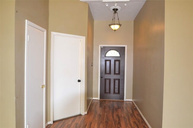 Photo - 2818 Russett Pl W