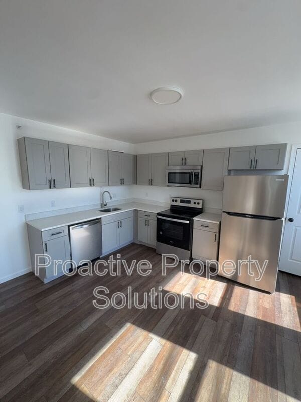 Building Photo - 730 N Main St