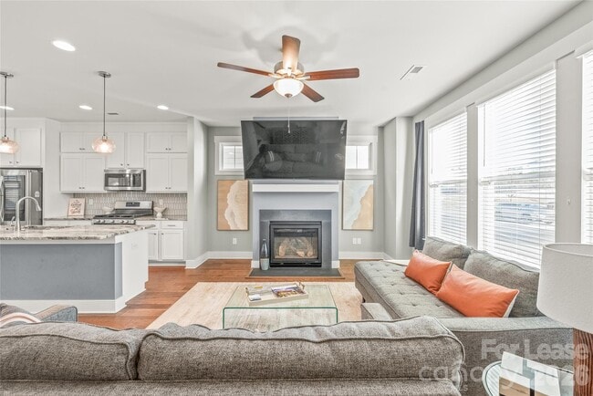 Photo - 554 Amalfi Dr