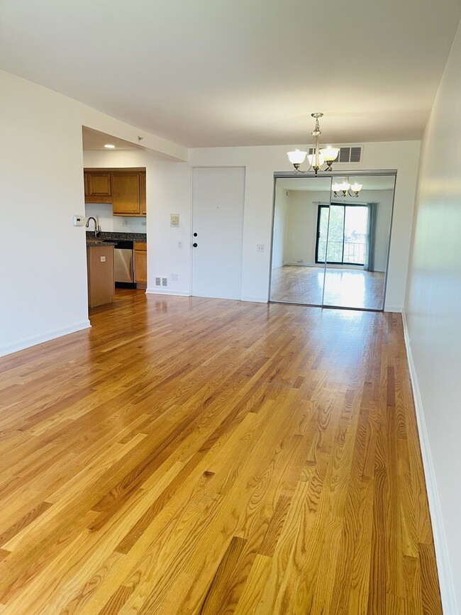 Photo - 600 W Russell St Unit 210