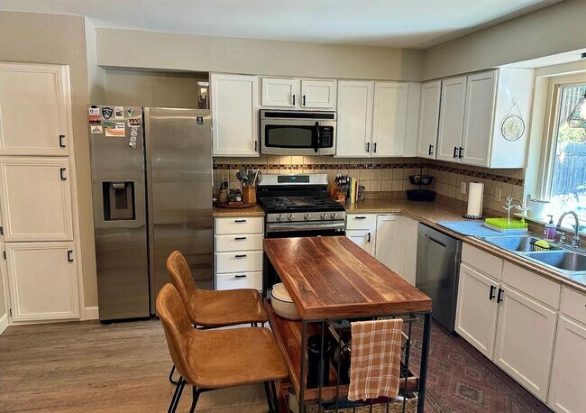 Photo - 7309 Broken Arrow Ln