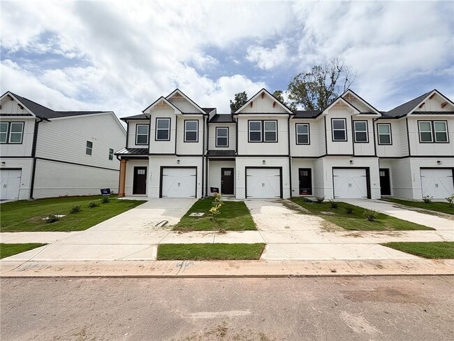 Building Photo - 5256 Magnolia Pl