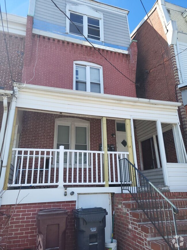 Building Photo - 6 5th Ave Unit Apt 3