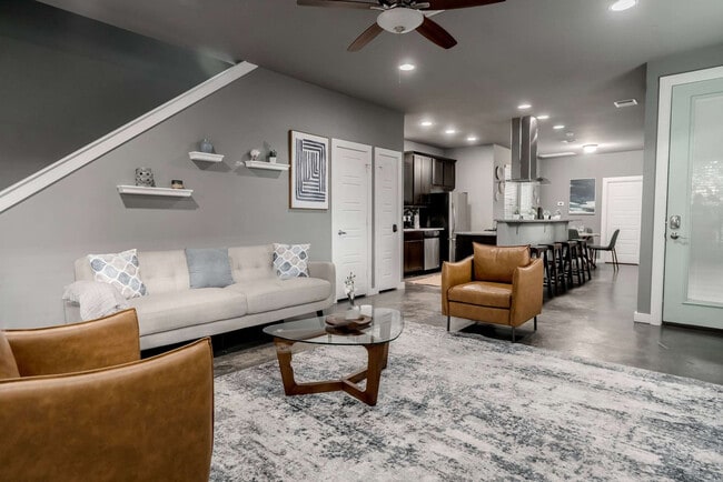 Photo - 2002 Rosewood Ave Unidad ID1375253P