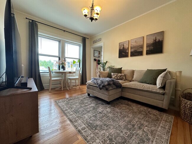 Photo - 4614 N Sacramento Ave Unidad 3