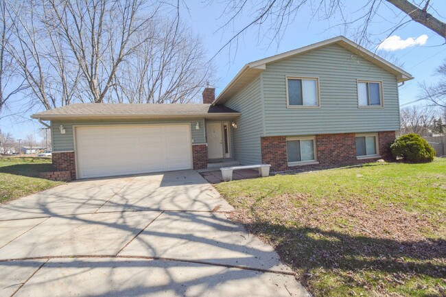 End-of-Cul de Sac 4 Bed 2 Bath Available f... - End-of-Cul de Sac 4 Bed 2 Bath Available f... House