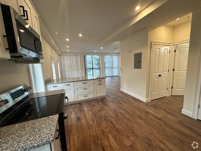 Building Photo - 19 Academy Dr Unit 8 Rental