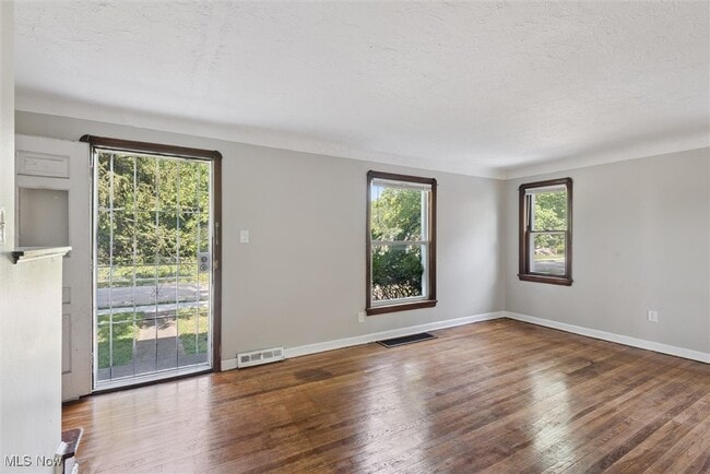 Photo - 4723 W 125th St