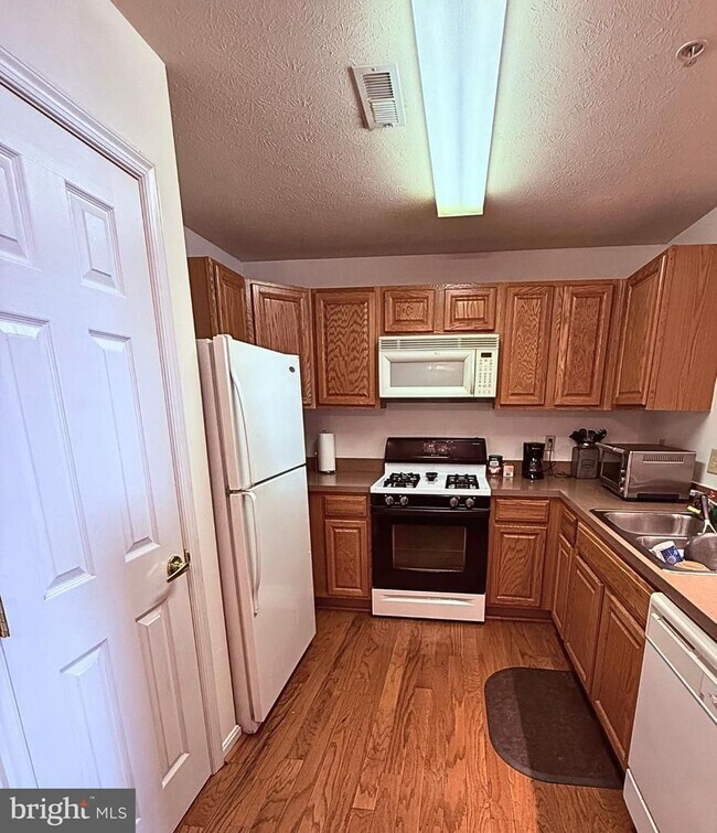 Photo - 45521 Westmeath way #E12 Unidad E12