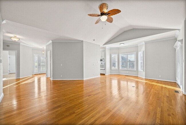 Building Photo - 3 Bedroom 2 Bath Pet Friendly Home For Rent with Community Pool Access!