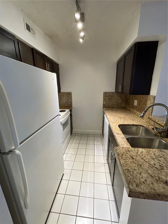 Photo - 2881 N Oakland Forest Dr Unit 208