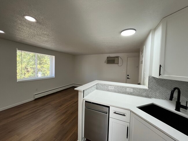 Photo - 165 S Clarkson St