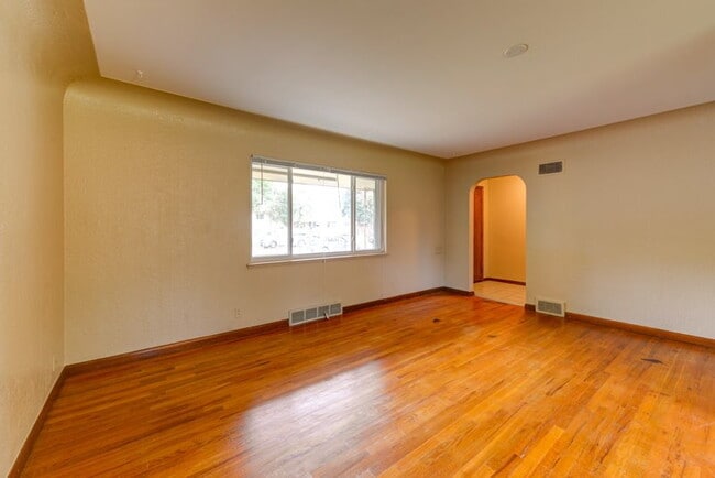 Photo - 4 Bed 2 Bath Close To UC Medical Center