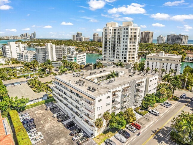 Building Photo - 9700 E Bay Harbor Dr Unit 302 Rental