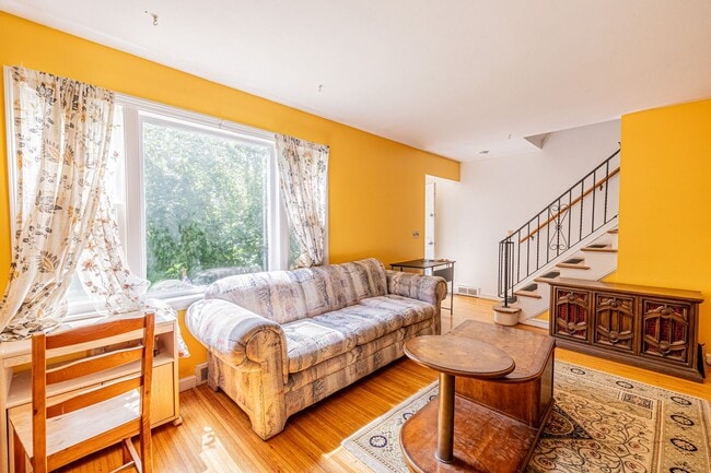 58 Stanford Rd W